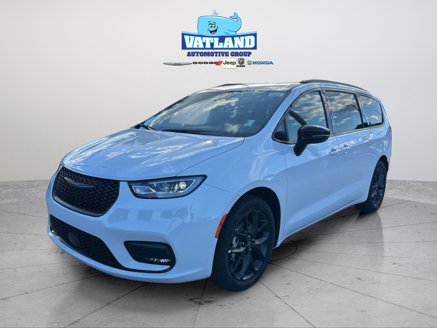 2026 Chrysler Pacifica Select's photo