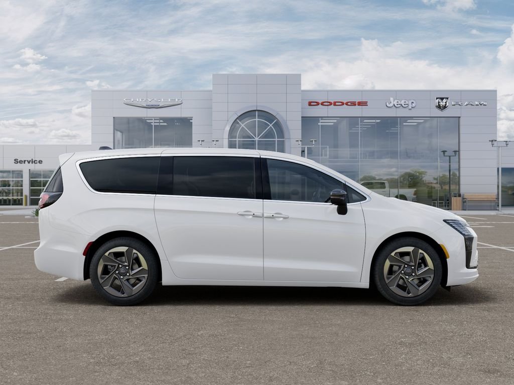 New 2027 Bright White Clear-Coat Exterior Paint Chrysler Limited image 21
