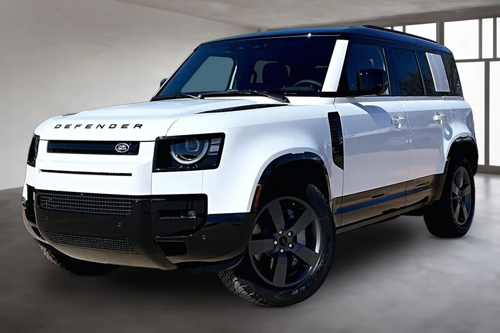 New 2026 White Land Rover X-Dynamic SE image 1