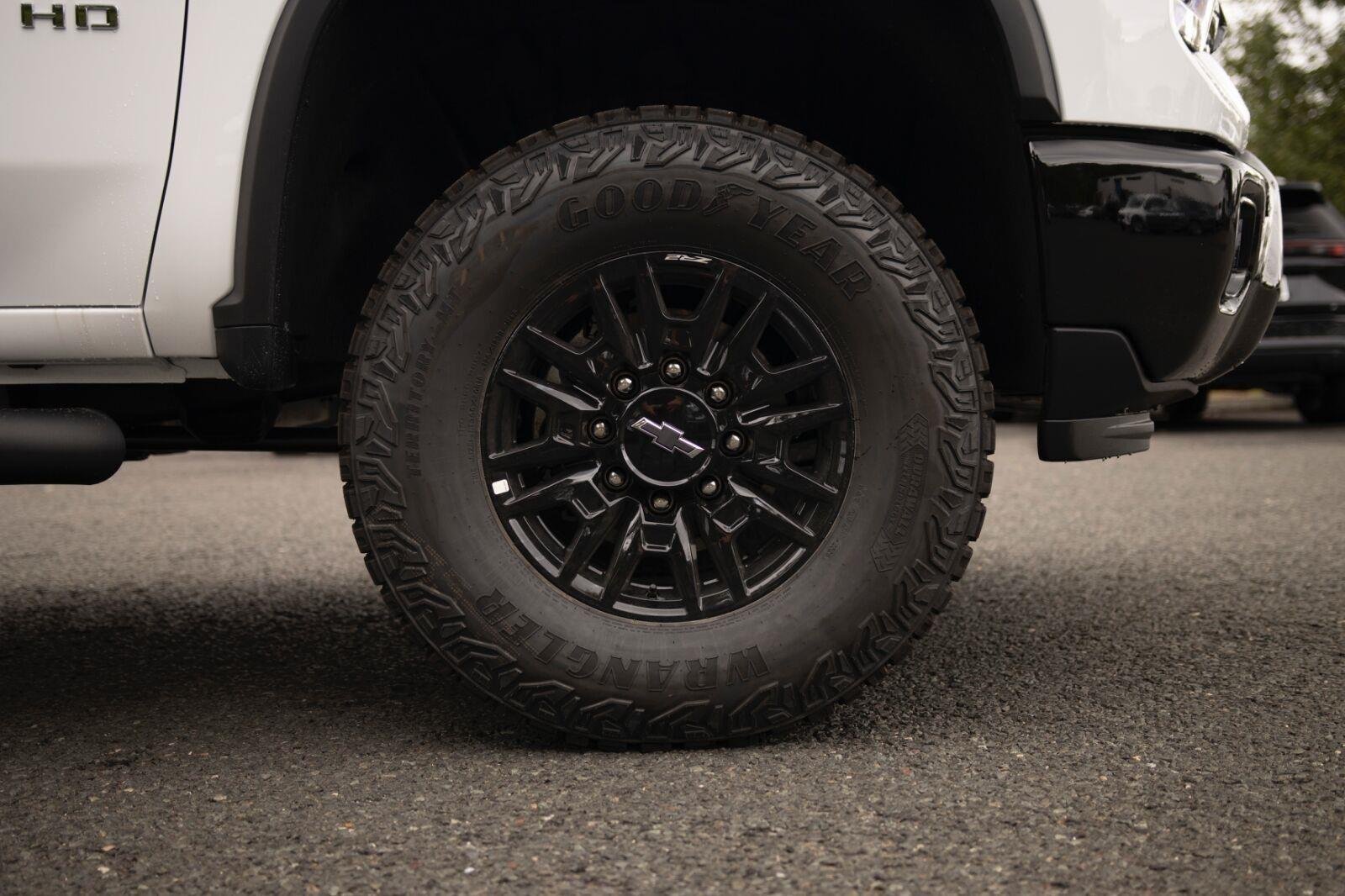 2026 Chevrolet Silverado 2500 HD ZR2 - Photo 12