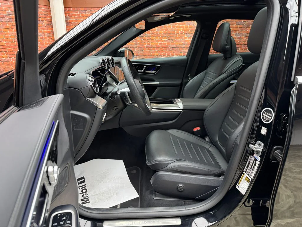 Used 2025 Black Mercedes-Benz GLC 300 image 23