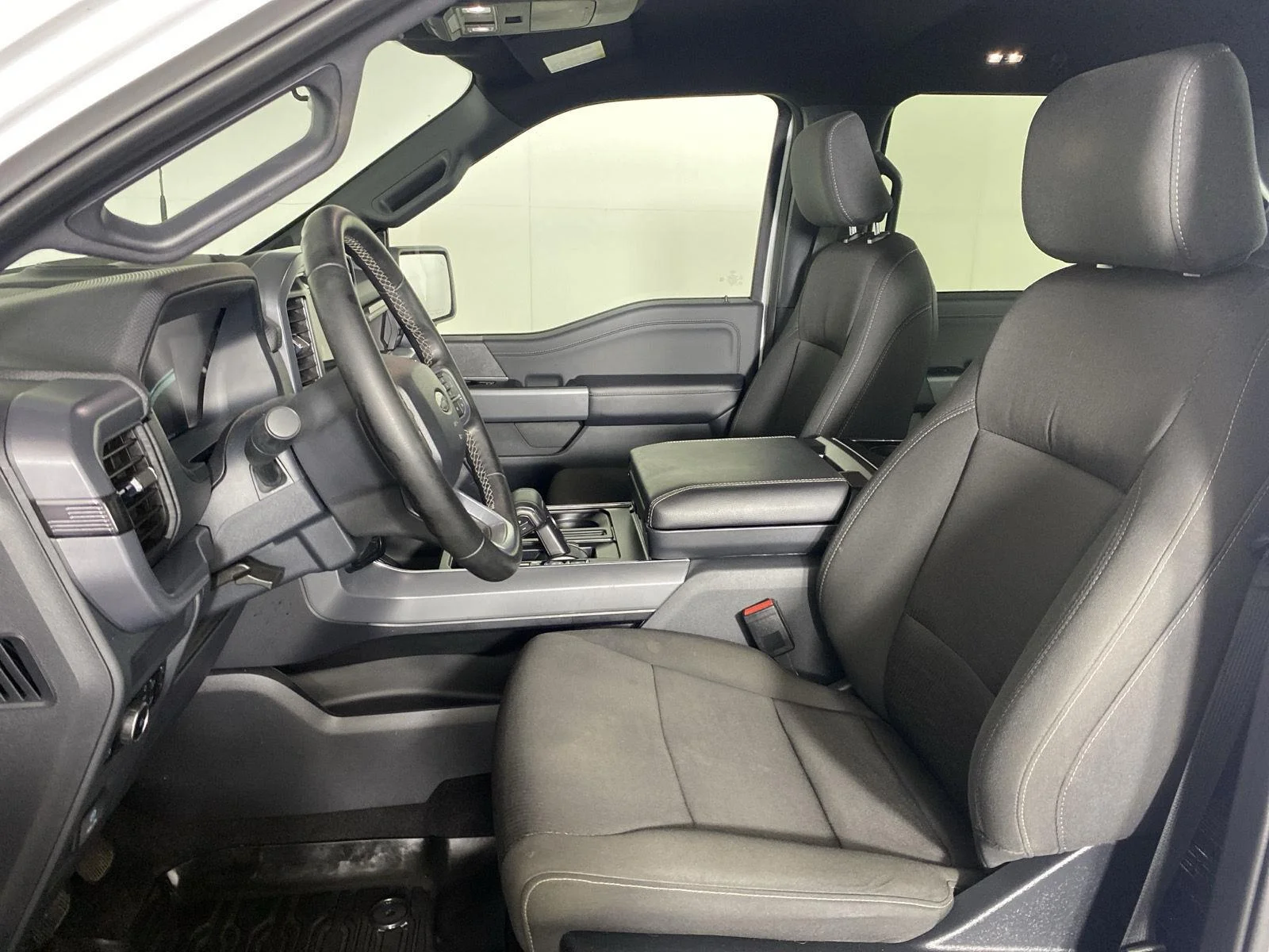 Used 2025 Oxford White Ford XLT image 11