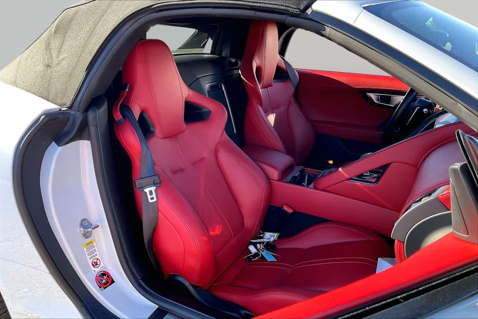 Used 2016  Jaguar R image 8