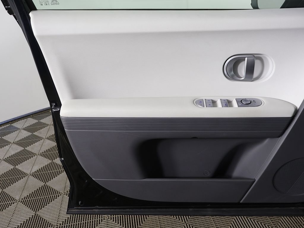 Used 2023 Black Hyundai SE image 20