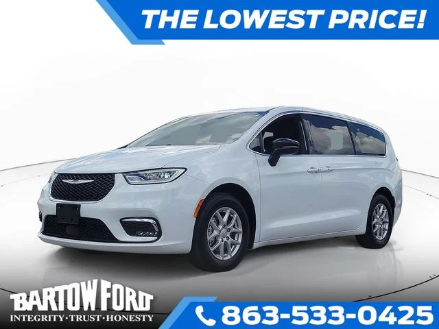 Used 2025 White Chrysler Select image 1