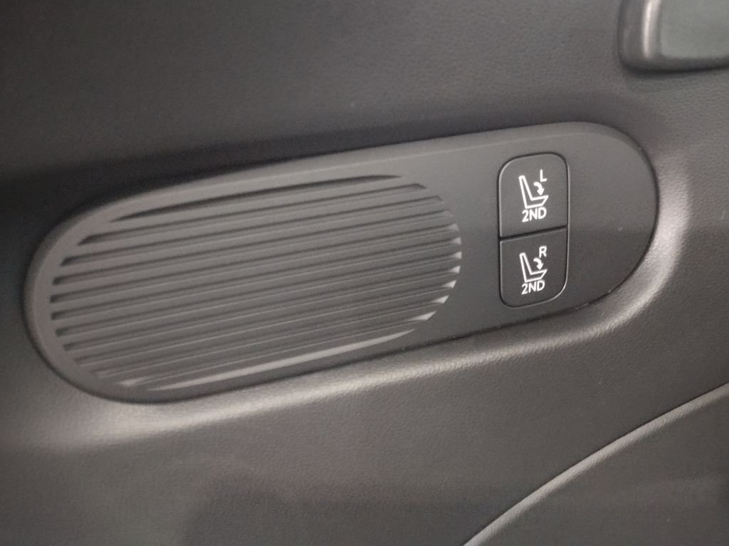 Used 2026 White Hyundai SEL Convenience image 21