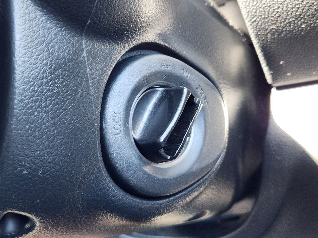 Used 2013 Blue Nissan SV image 16