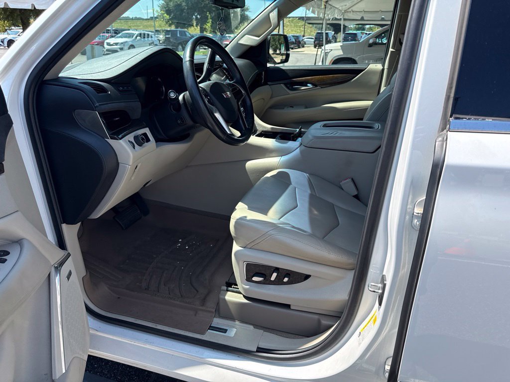 Used 2018 Crystal White Tricoat Cadillac Premium Luxury image 13