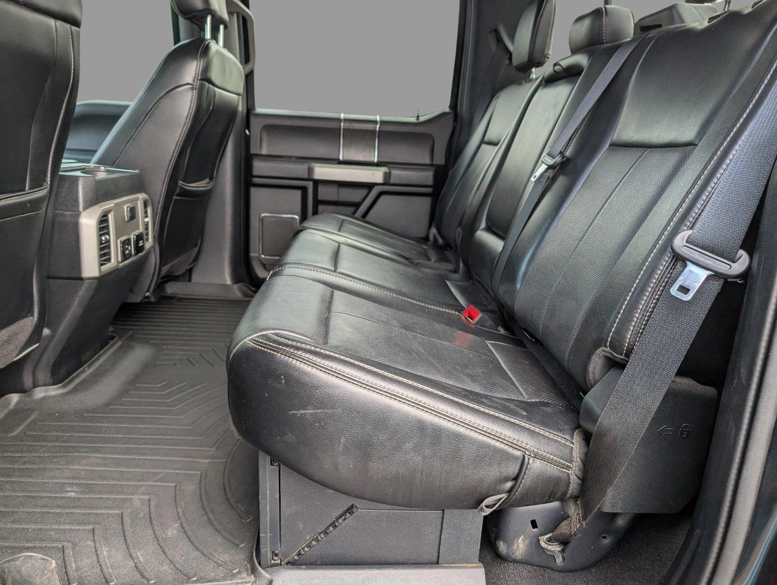 Used 2020 Agate Black Ford Lariat image 35