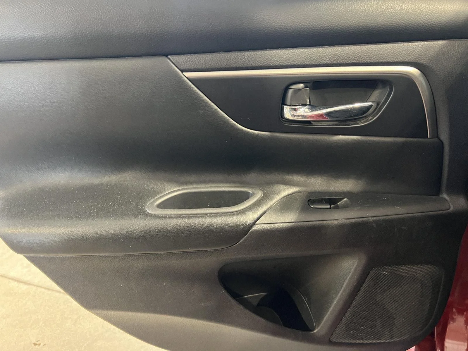 Used 2015 Cayenne Red Nissan 2.5 SV image 11