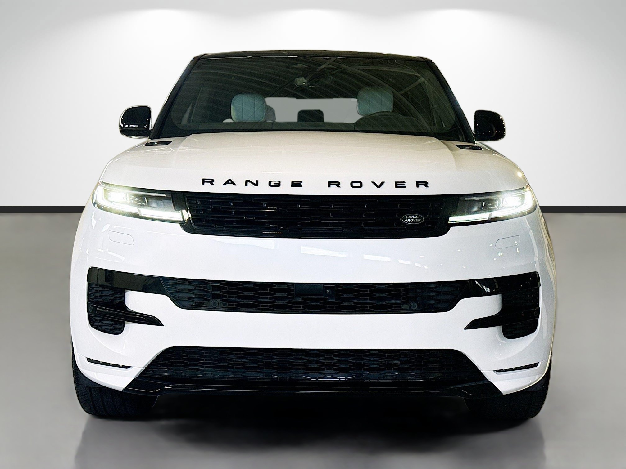 New 2026 Ostuni Pearl White LAND ROVER Dynamic SE image 8