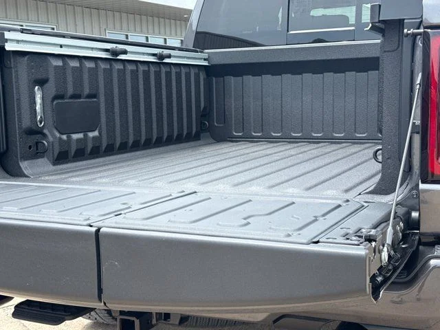 New 2026 Granite Crystal Metallic Clear-Coat Exterior Paint RAM Laramie image 11