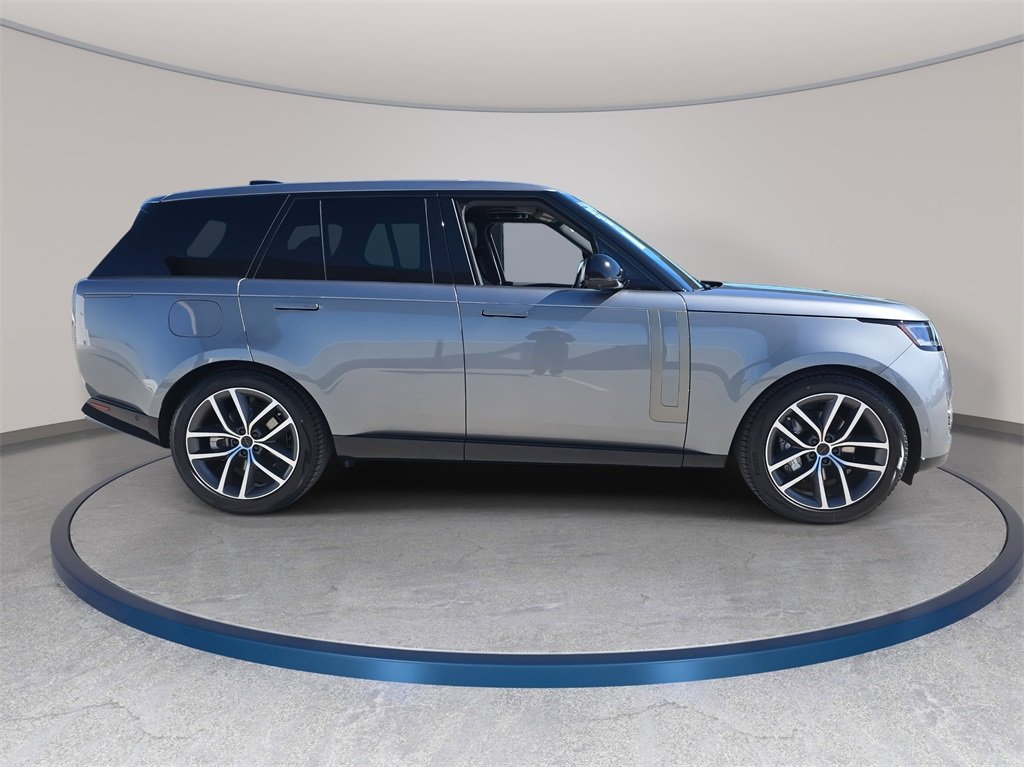 2026 Land Rover Range Rover SE