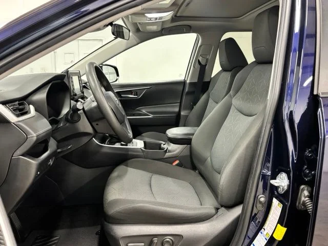 Used 2022  Toyota XLE image 17