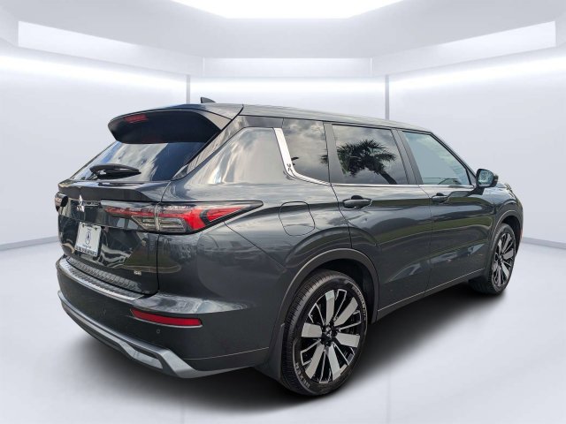 Used 2025  Mitsubishi SE image 3
