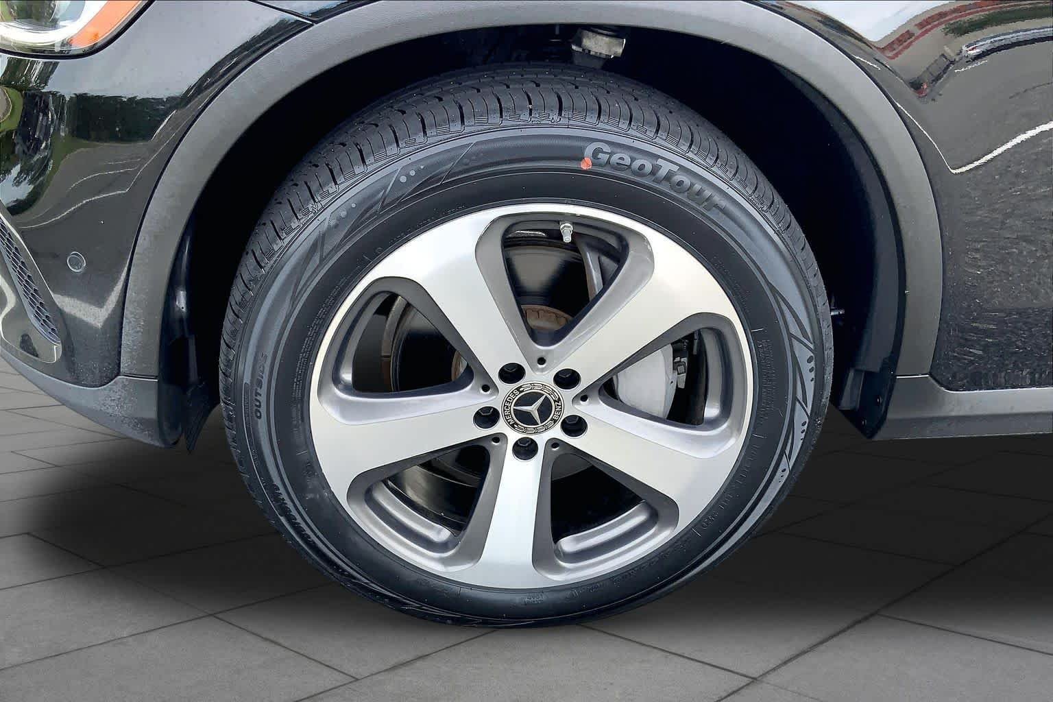 Used 2021 Black Mercedes-Benz GLC 300 image 10