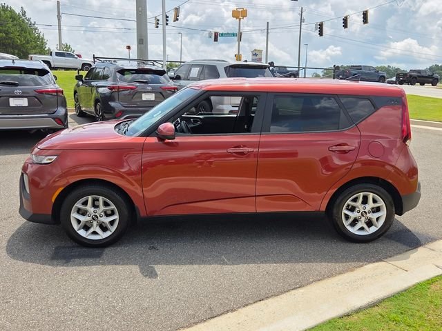 Used 2021 Orange Kia S image 4