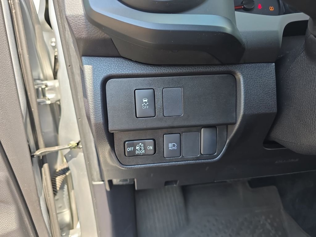Certified Used 2022 Silver Toyota SR image 30