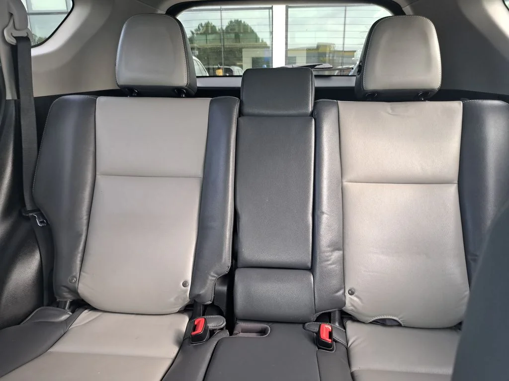 Used 2013 Green Toyota Limited image 37