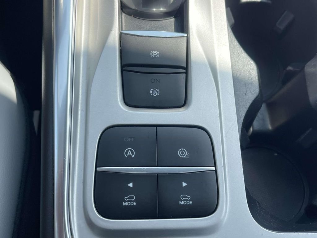 Used 2021 White Ford XLT image 29