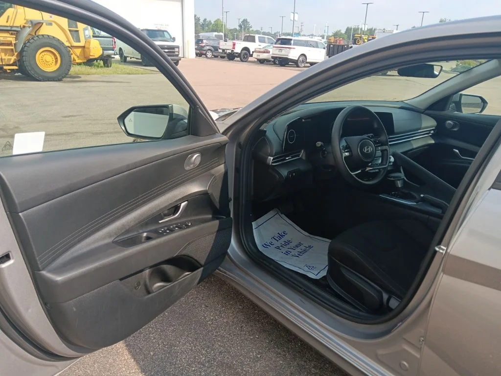 Used 2024 Fluid Metal Hyundai SEL image 13