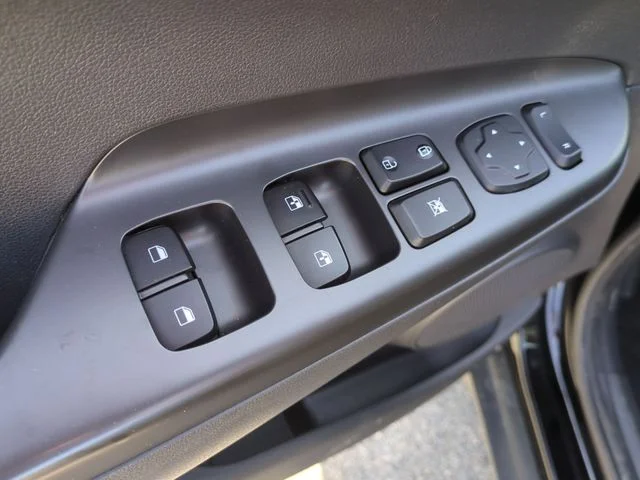 Used 2023 Black Hyundai SEL image 13