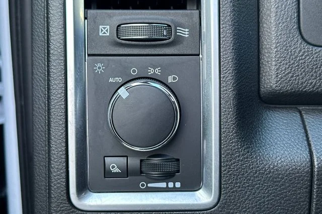 Used 2024 White Ram Warlock image 29