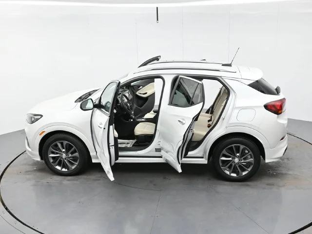 Used 2021 WHITE FROST TRICOAT Buick Preferred image 38