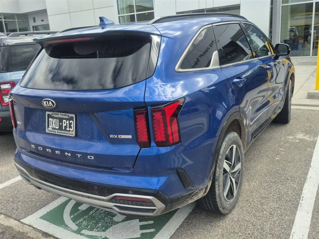 Used 2021 Sapphire Blue Kia EX image 4