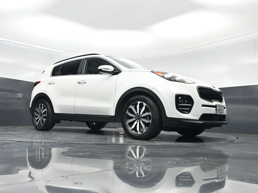 Used 2018 White Kia EX image 3