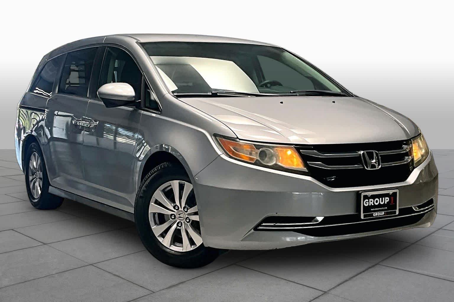 Used 2016  Honda SE image 2