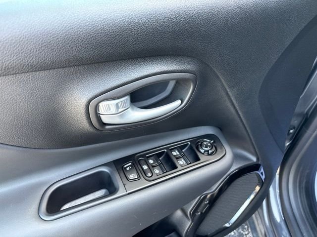 Used 2023 Gray Jeep Altitude image 17