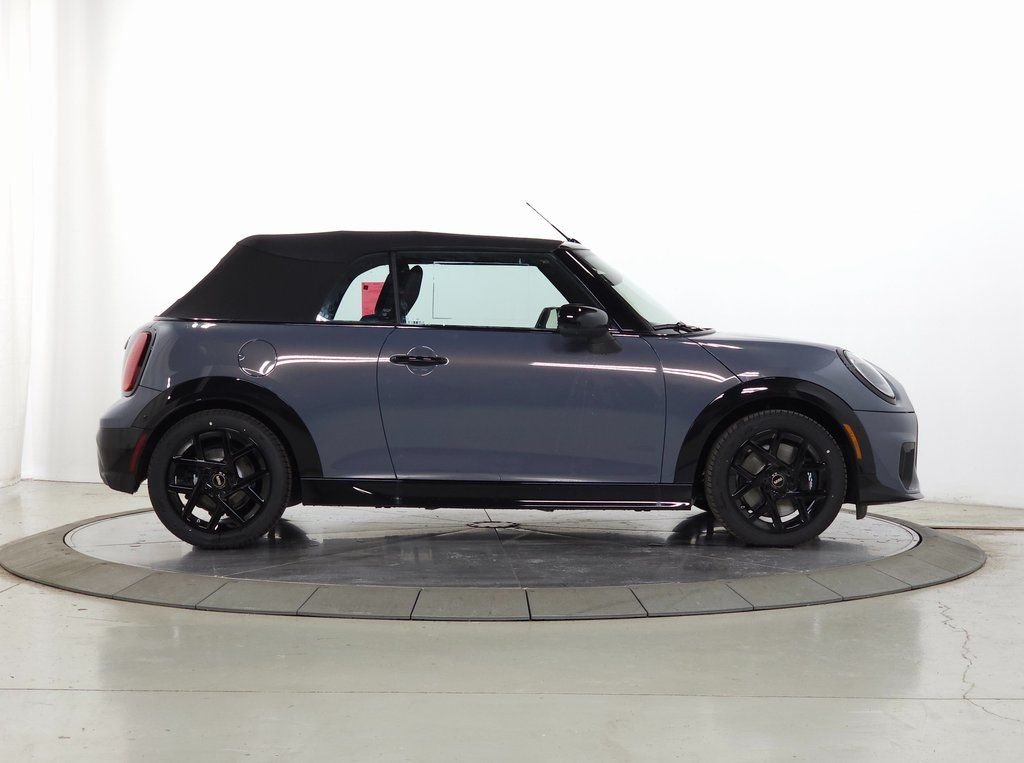 New 2026 Gray Metallic MINI Iconic image 8