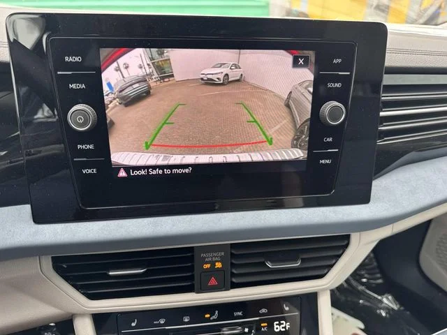 2025 Volkswagen Jetta SE - Photo 25