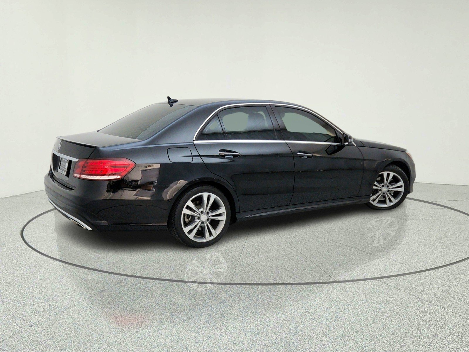 Used 2014 Black Mercedes-Benz E 350 Sport image 8