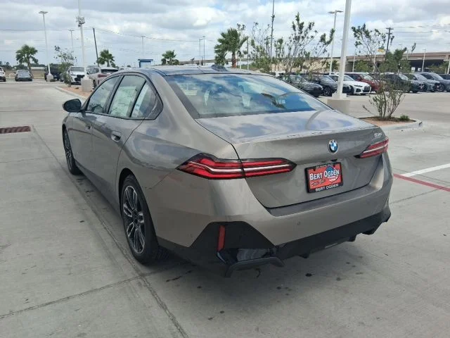 New 2026 Oxide Grey Metallic BMW 530i image 4