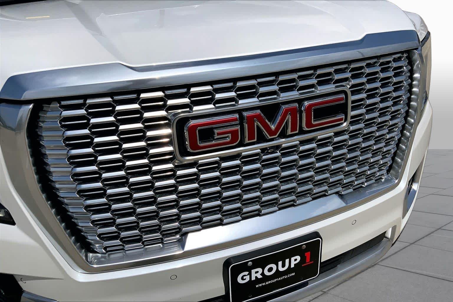 Used 2021 White Frost Tricoat GMC Denali image 30