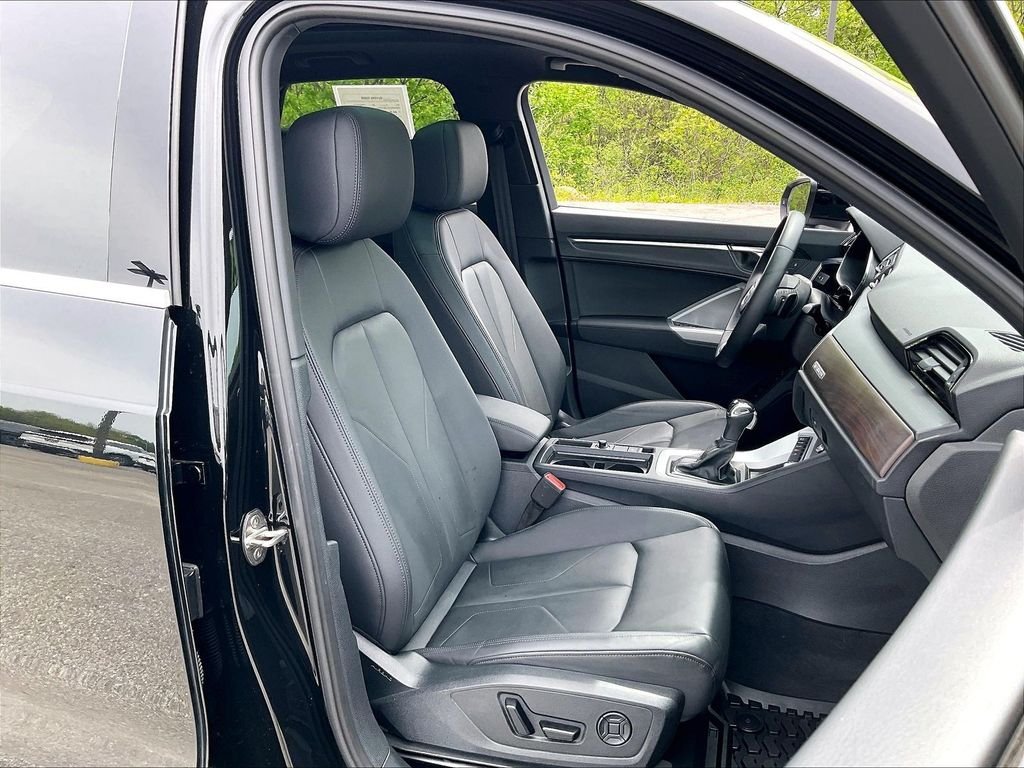 Used 2025 Mythos Black Metallic Audi Premium Plus image 10