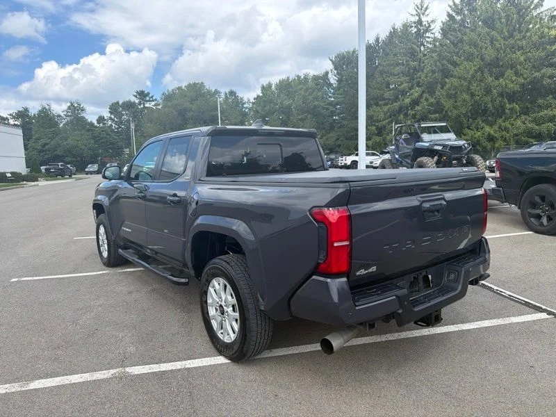 Used 2024  Toyota SR5 image 5