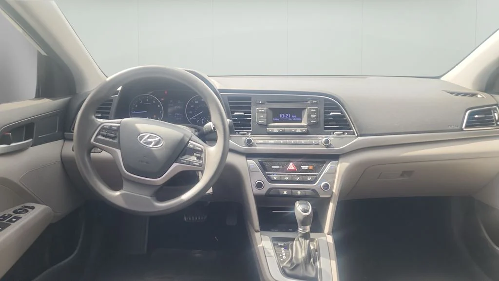 Used 2017 White Hyundai SE image 9