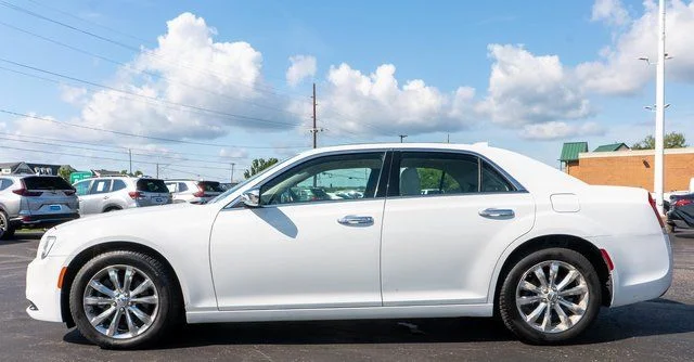 Used 2018 White Chrysler Limited image 9