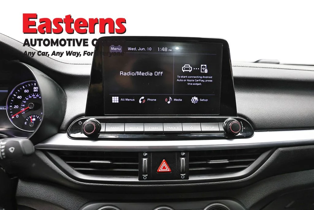 Used 2022 White Kia LXS image 11