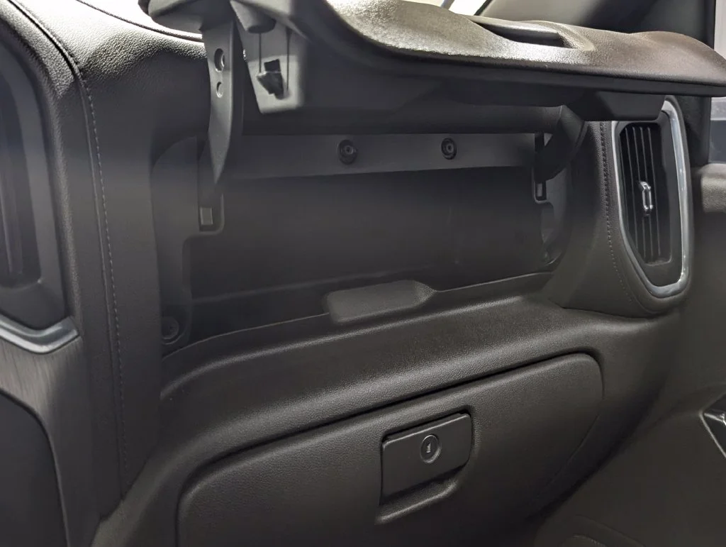 Used 2022 White Frost Tricoat GMC Denali image 10