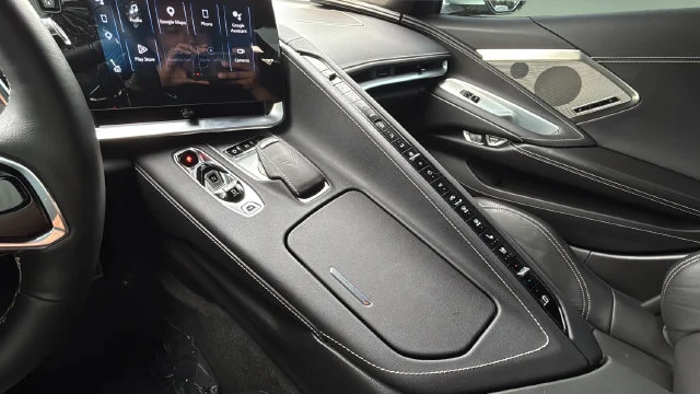 Used 2025 White Chevrolet Stingray image 15