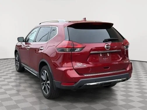 Used 2020 Red Nissan SL image 3