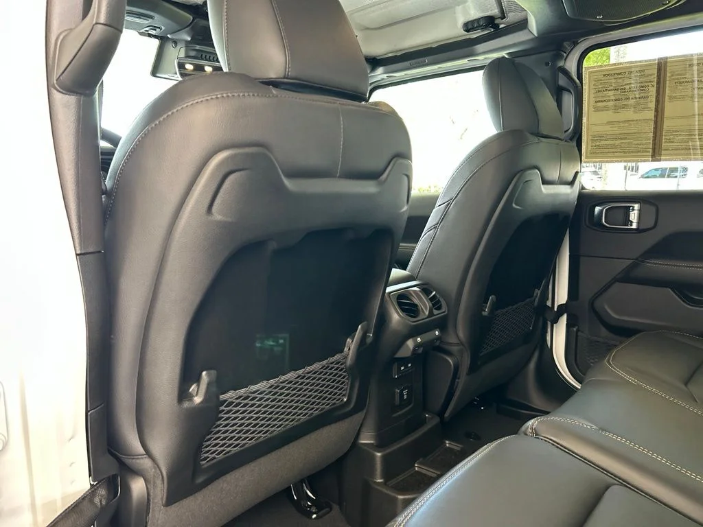 Used 2025 White Jeep Sahara image 40