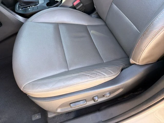 Used 2015  Hyundai Limited image 20