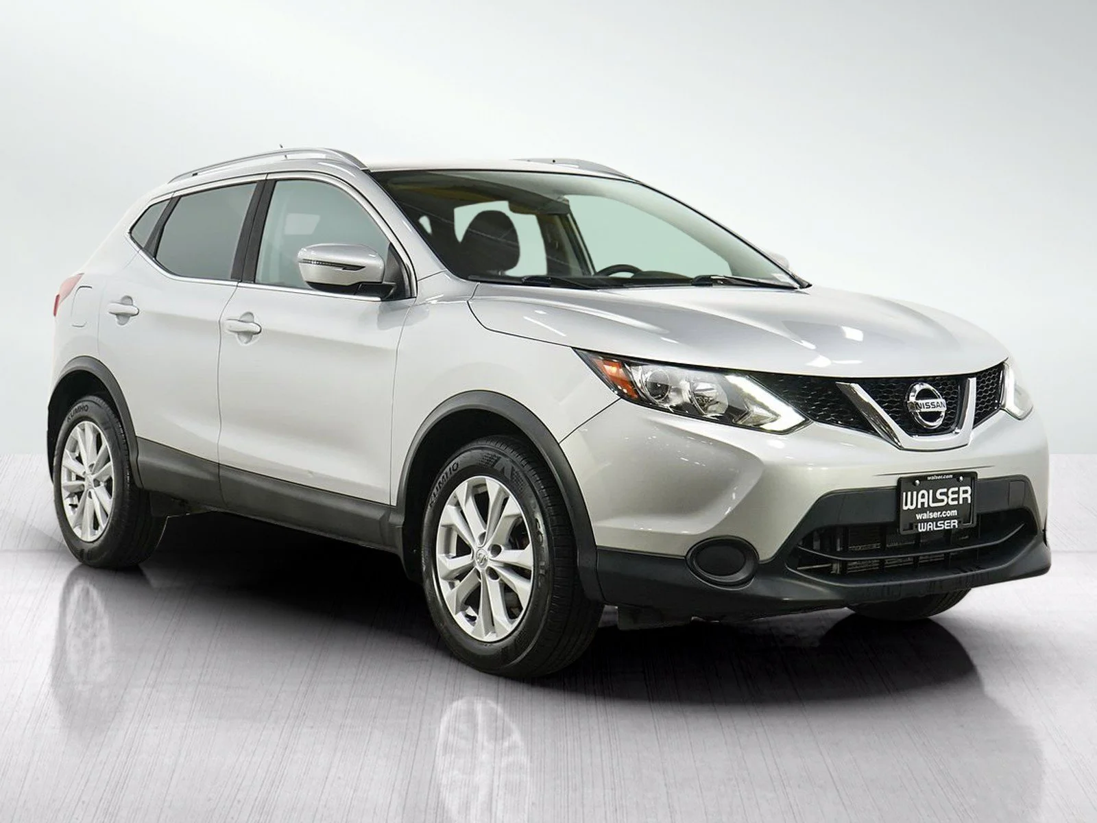 Used 2017 Brilliant Silver Nissan SV image 7