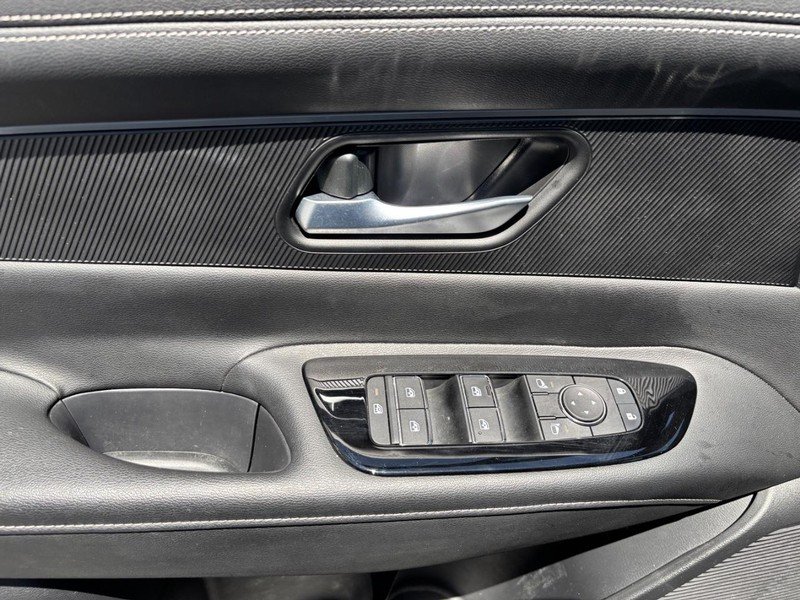 Used 2025 Super Black Nissan FWD SV image 20