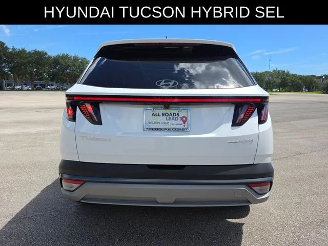 Used 2025 White Hyundai SEL Convenience image 4